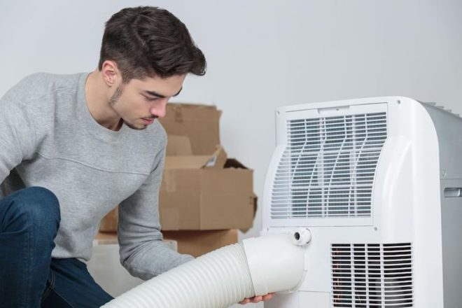 Während eine Heizung Strom in Wärme umwandelt, kann eine Klimaanlage nur für einen Energietransfer sorgen