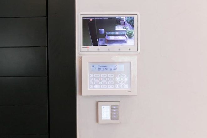 Video-Türsprechanlagen können problemlos in bereits bestehenden Gebäuden nachgerüstet werden.