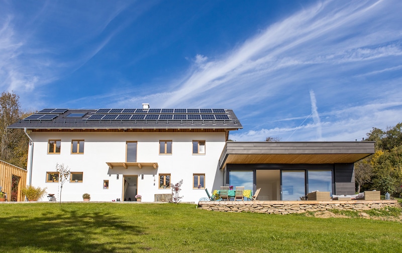 Bei einer energetischen Altbausanierung geht es im ersten Schritt meistens um die Dämmung. Ein mineralischer Dämmputz wahrt den Charakter eines alten Hauses. 