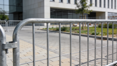 Absperrgitter im Außenbereich.